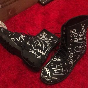 Etc. Graffiti Boots